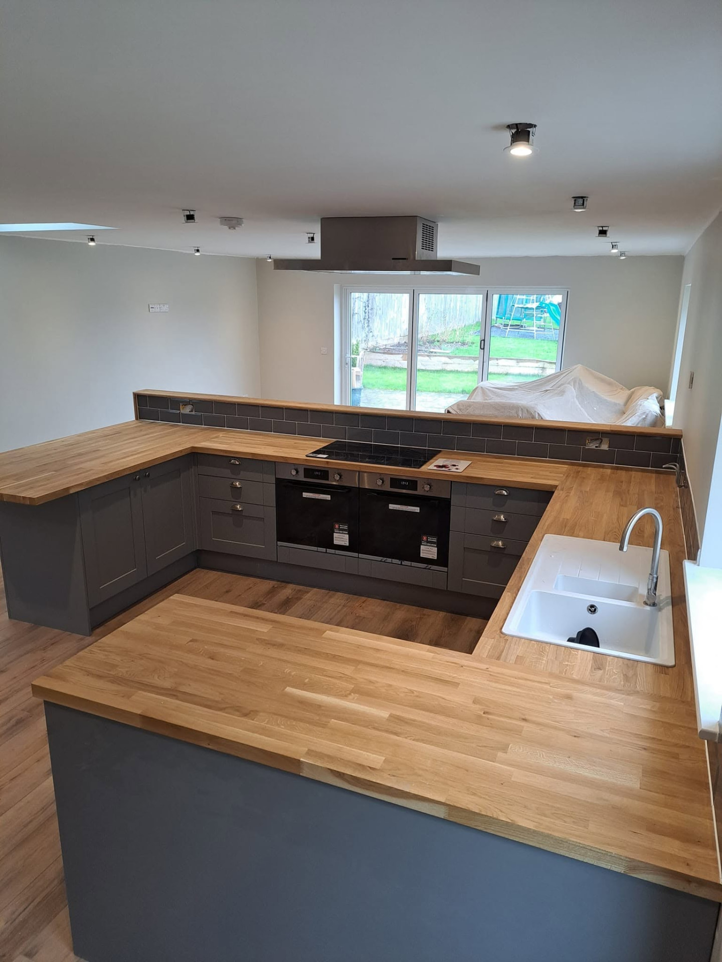Home refurbishment: open plan kitchen, completed work, supplied project photograph