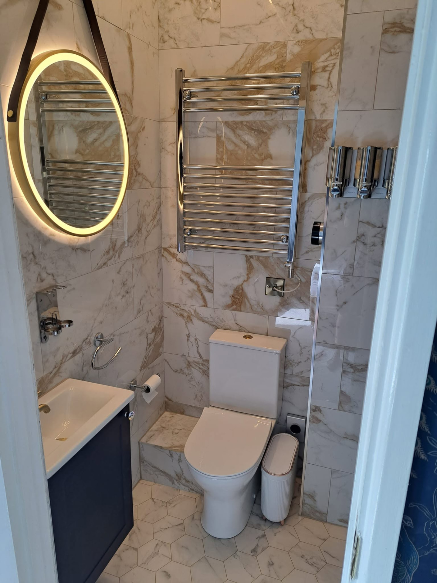 Home refurbishment: en suite, completed work, supplied project photograph