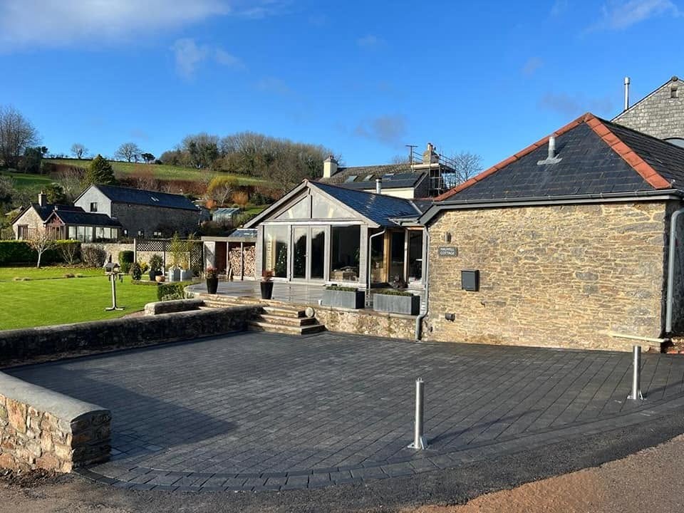 Landscaping: paved courtyard, completed work, supplied project photograph